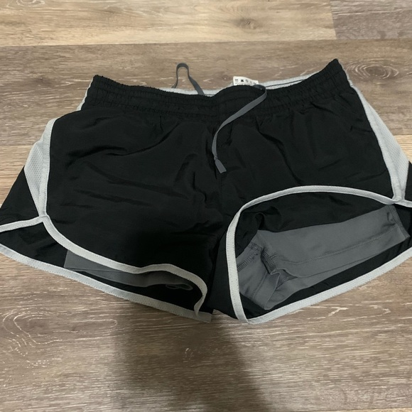 Nike dri fit dual layer athletic shorts. EUC